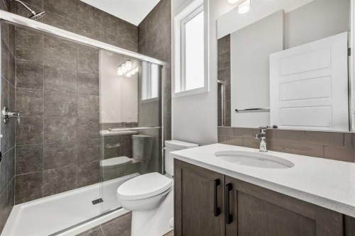 209 Bridgeport Gate North, Chestermere, AB - Indoor Photo Showing Bathroom