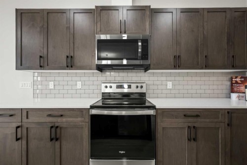 209 Bridgeport Gate North, Chestermere, AB - Indoor Photo Showing Kitchen