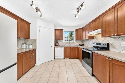 619 Country Village Cape Ne, Calgary, AB - Indoor Photo Showing Kitchen With Double Sink