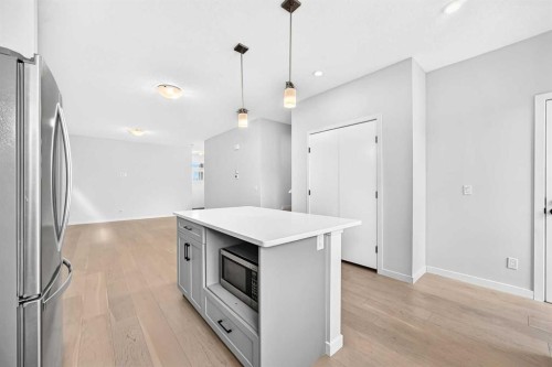 113 Midtown Close Sw, Airdrie, AB - Indoor Photo Showing Kitchen