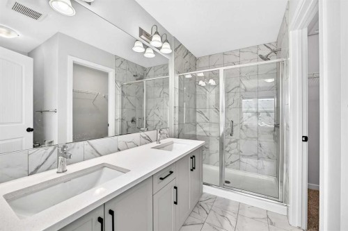 113 Midtown Close Sw, Airdrie, AB - Indoor Photo Showing Bathroom