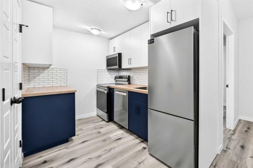113 Midtown Close Sw, Airdrie, AB - Indoor Photo Showing Kitchen With Stainless Steel Kitchen