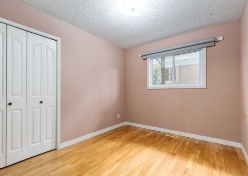 7 Lake Sylvan Close Se, Calgary, AB - Indoor Photo Showing Other Room