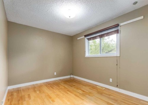 7 Lake Sylvan Close Se, Calgary, AB - Indoor Photo Showing Other Room