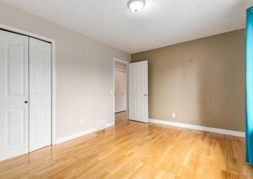 7 Lake Sylvan Close Se, Calgary, AB - Indoor Photo Showing Other Room