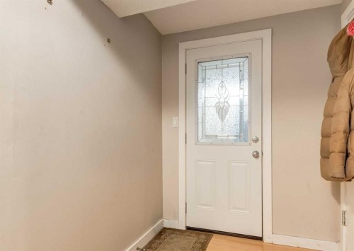 7 Lake Sylvan Close Se, Calgary, AB - Indoor Photo Showing Other Room