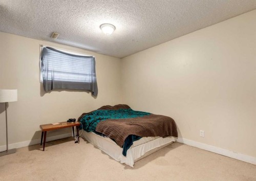 7 Lake Sylvan Close Se, Calgary, AB - Indoor Photo Showing Bedroom