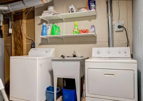 7 Lake Sylvan Close Se, Calgary, AB - Indoor Photo Showing Laundry Room