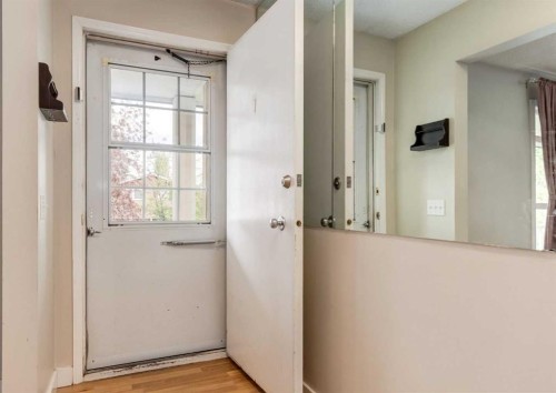 7 Lake Sylvan Close Se, Calgary, AB - Indoor Photo Showing Other Room