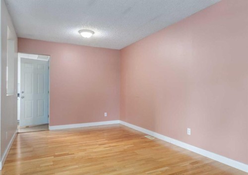 7 Lake Sylvan Close Se, Calgary, AB - Indoor Photo Showing Other Room