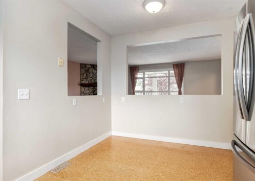 7 Lake Sylvan Close Se, Calgary, AB - Indoor Photo Showing Other Room