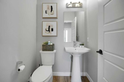 244 Belmont Boulevard Sw, Calgary, AB - Indoor Photo Showing Bathroom