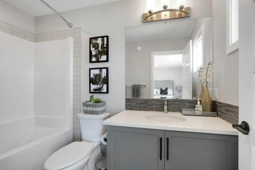 244 Belmont Boulevard Sw, Calgary, AB - Indoor Photo Showing Bathroom