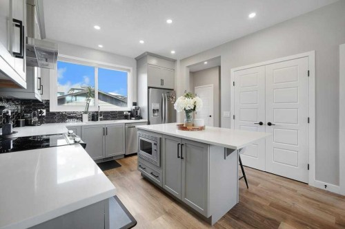 244 Belmont Boulevard Sw, Calgary, AB - Indoor Photo Showing Kitchen With Upgraded Kitchen