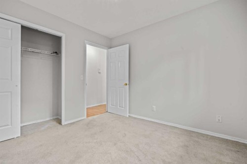 6591 Pinecliff Grove Ne, Calgary, AB - Indoor Photo Showing Other Room