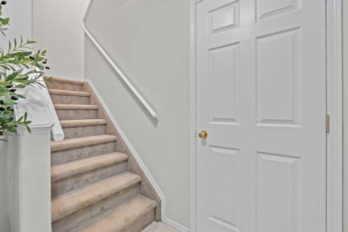 6591 Pinecliff Grove Ne, Calgary, AB - Indoor Photo Showing Other Room