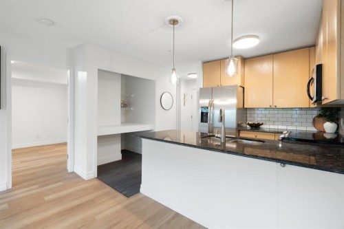 120-25 Richard Place Sw, Calgary, AB - Indoor Photo Showing Kitchen