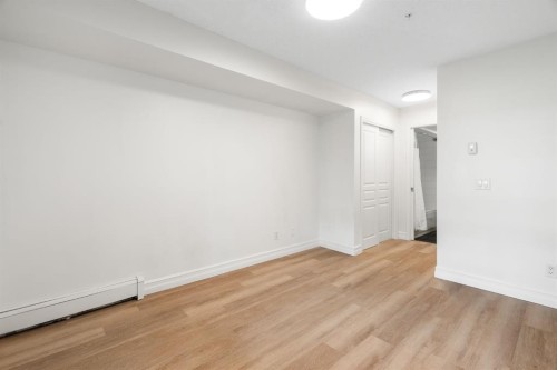 120-25 Richard Place Sw, Calgary, AB - Indoor Photo Showing Other Room