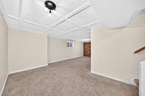 4628 Verona Drive Nw, Calgary, AB - Indoor Photo Showing Other Room