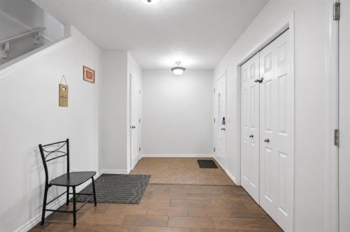 140 Tarawood Grove Ne, Calgary, AB - Indoor Photo Showing Other Room