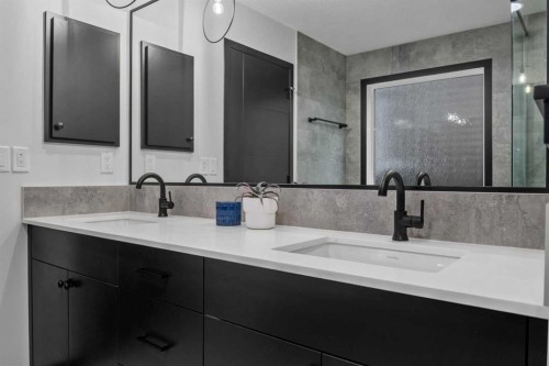 119 Howse Hill Ne, Calgary, AB - Indoor Photo Showing Bathroom