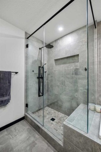 119 Howse Hill Ne, Calgary, AB - Indoor Photo Showing Bathroom