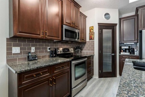 202 Silverado Bank Circle Sw, Calgary, AB - Indoor Photo Showing Kitchen
