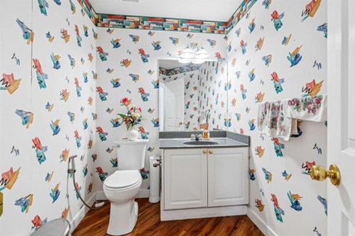 23 Sierra Nevada Close Sw, Calgary, AB - Indoor Photo Showing Bathroom
