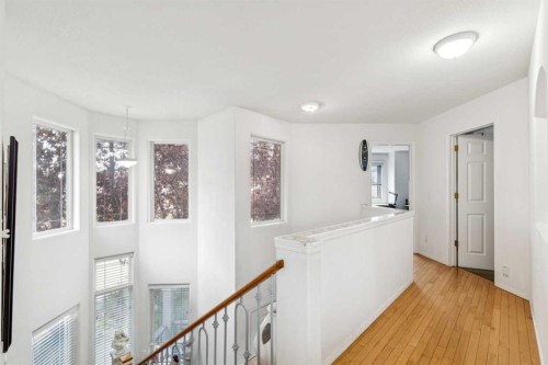 23 Sierra Nevada Close Sw, Calgary, AB - Indoor Photo Showing Other Room
