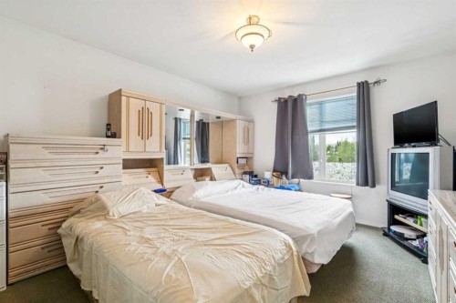 23 Sierra Nevada Close Sw, Calgary, AB - Indoor Photo Showing Bedroom