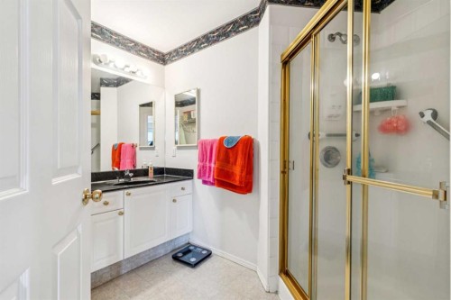 23 Sierra Nevada Close Sw, Calgary, AB - Indoor Photo Showing Bathroom