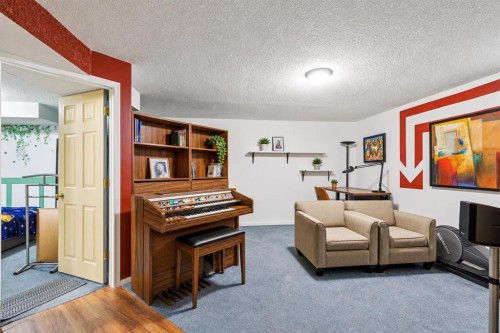 23 Sierra Nevada Close Sw, Calgary, AB - Indoor Photo Showing Other Room