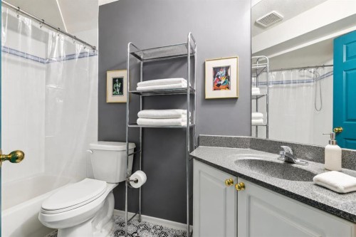 23 Sierra Nevada Close Sw, Calgary, AB - Indoor Photo Showing Bathroom
