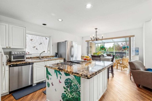 23 Sierra Nevada Close Sw, Calgary, AB - Indoor Photo Showing Kitchen With Upgraded Kitchen