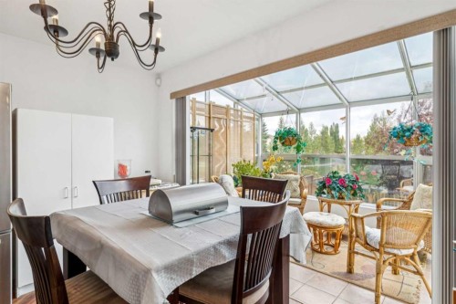 23 Sierra Nevada Close Sw, Calgary, AB - Indoor Photo Showing Dining Room