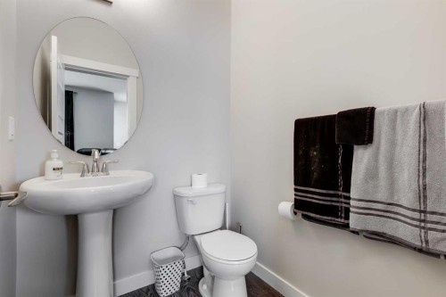 1701-1086 Williamstown Boulevard Nw, Airdrie, AB - Indoor Photo Showing Bathroom