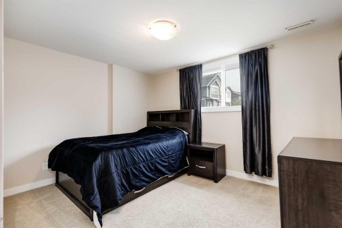 1701-1086 Williamstown Boulevard Nw, Airdrie, AB - Indoor Photo Showing Bedroom