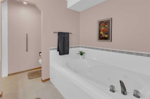 264 Tuscany Ridge View Nw, Calgary, AB - Indoor Photo Showing Bathroom