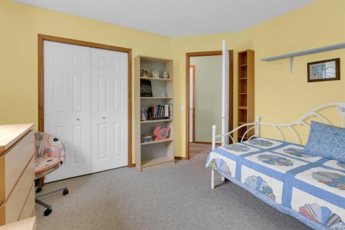 264 Tuscany Ridge View Nw, Calgary, AB - Indoor Photo Showing Bedroom