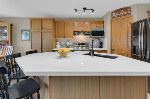 264 Tuscany Ridge View Nw, Calgary, AB - Indoor Photo Showing Kitchen With Double Sink