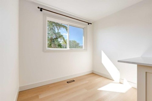 4503 75 Street Nw, Calgary, AB - Indoor Photo Showing Other Room