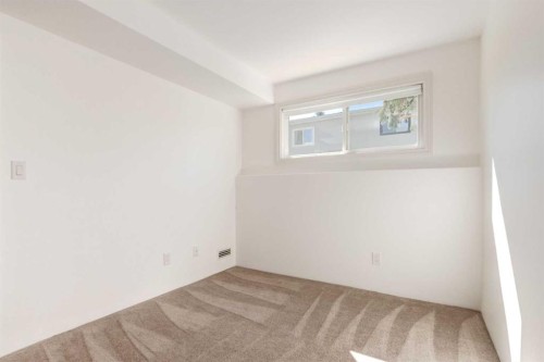 4503 75 Street Nw, Calgary, AB - Indoor Photo Showing Other Room
