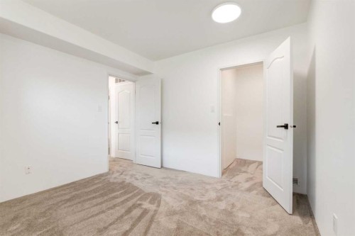 4503 75 Street Nw, Calgary, AB - Indoor Photo Showing Other Room