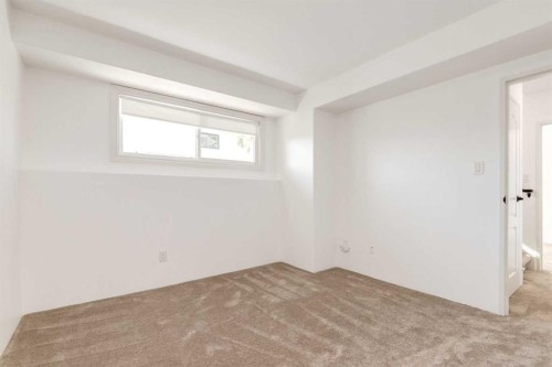 4503 75 Street Nw, Calgary, AB - Indoor Photo Showing Other Room