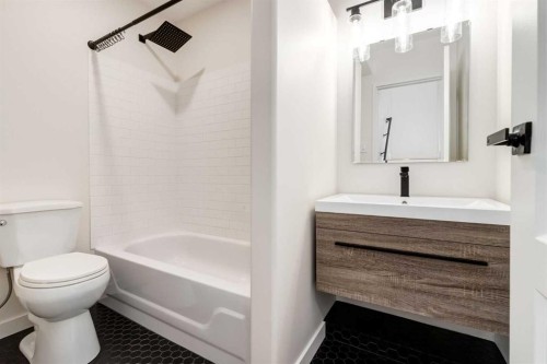 4503 75 Street Nw, Calgary, AB - Indoor Photo Showing Bathroom