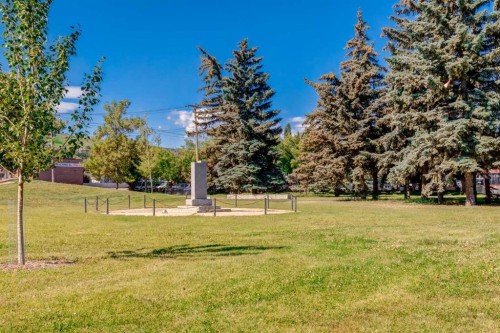 4503 75 Street Nw, Calgary, AB - Outdoor