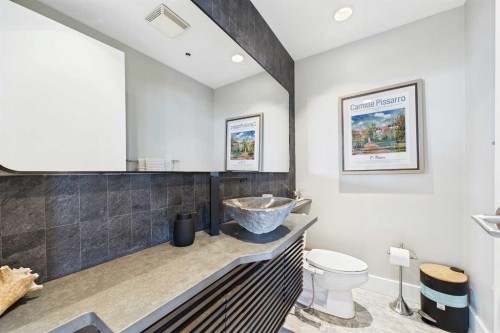 3001-433 11 Avenue Se, Calgary, AB - Indoor Photo Showing Bathroom