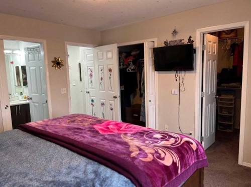 50 Tarawood Lane Ne, Calgary, AB - Indoor Photo Showing Bedroom