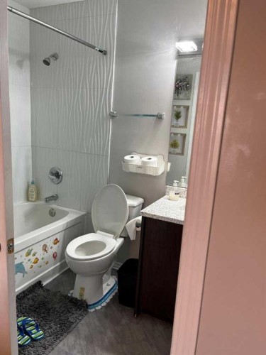50 Tarawood Lane Ne, Calgary, AB - Indoor Photo Showing Bathroom