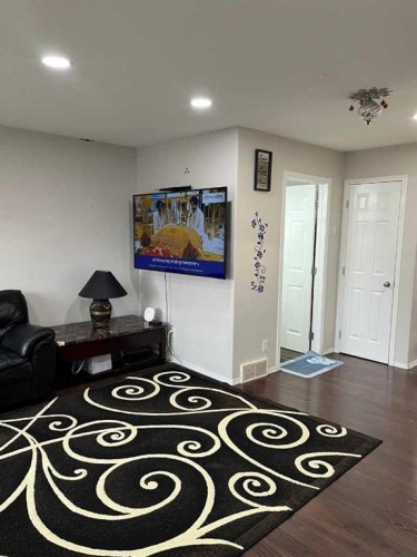 50 Tarawood Lane Ne, Calgary, AB - Indoor Photo Showing Other Room
